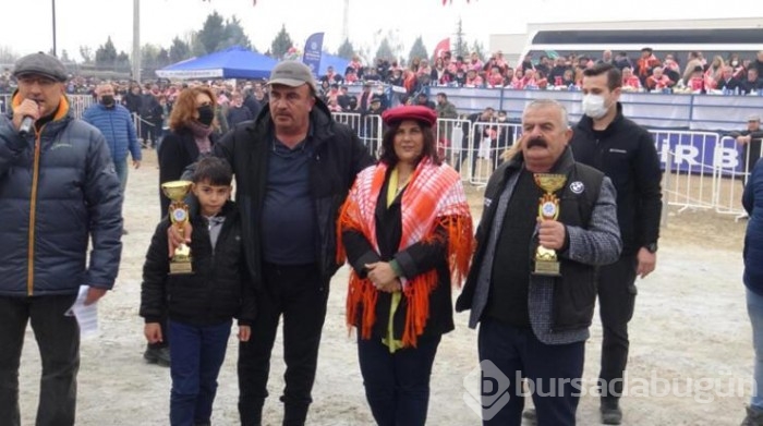 Yılın son deve güreşi binlerce kişi tarafından izlendi
