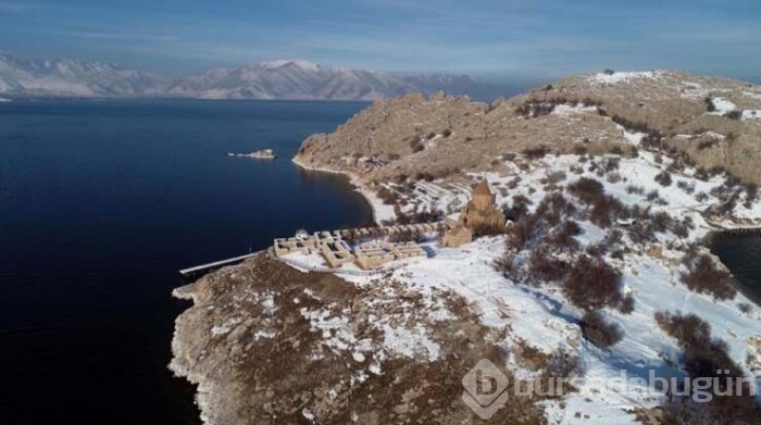 Akdamar Adası'nda seyrine doyumsuz kış manzarası