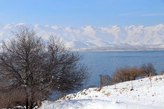 Akdamar Adası'nda seyrine doyumsuz kış manzarası