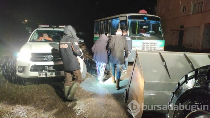 Edirne Uzunköprü'de dereler taştı, yollar ulaşıma kapandı! 