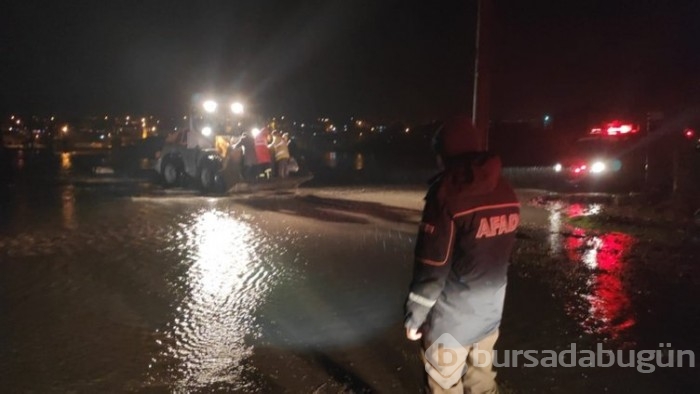 Edirne Uzunköprü'de dereler taştı, yollar ulaşıma kapandı! 