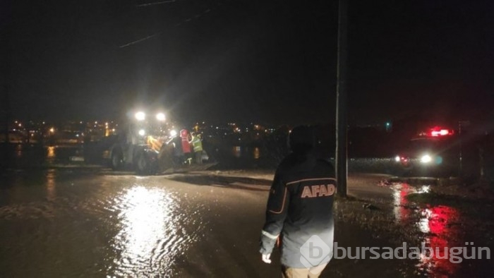 Edirne Uzunköprü'de dereler taştı, yollar ulaşıma kapandı! 