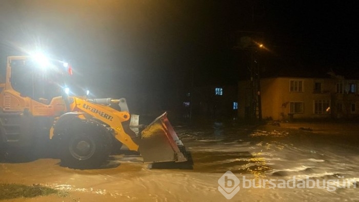 Edirne Uzunköprü'de dereler taştı, yollar ulaşıma kapandı! 