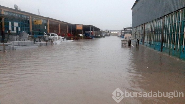Edirne Uzunköprü'de dereler taştı, yollar ulaşıma kapandı! 