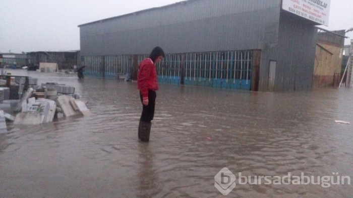 Edirne Uzunköprü'de dereler taştı, yollar ulaşıma kapandı! 