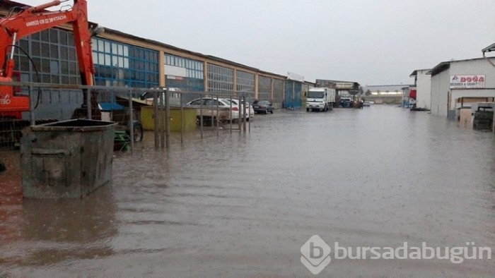 Edirne Uzunköprü'de dereler taştı, yollar ulaşıma kapandı! 