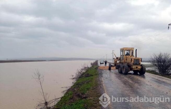 'Turuncu alarm' verilen Ergene Nehri, Uzunköprü'de taşkına neden oldu
