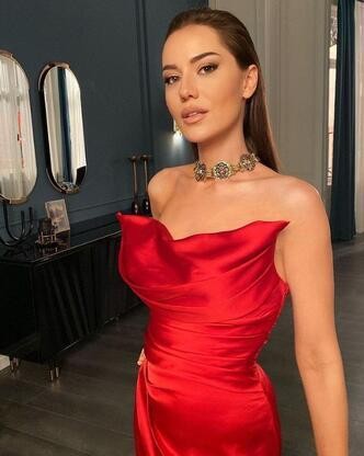 Fahriye Evcen'in 20 yaşındaki hali şaşırttı