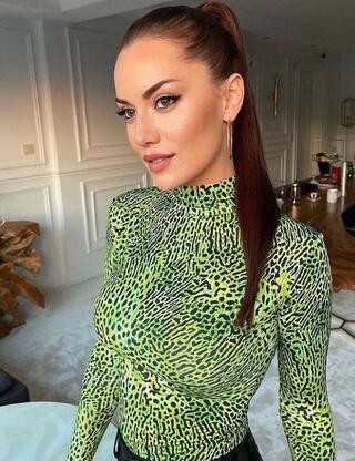 Fahriye Evcen'in 20 yaşındaki hali şaşırttı