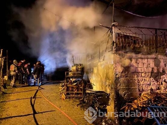 Eşini alevlerden kurtardı yanarak can verdi!