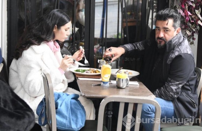Ahu Yağtu ve Celil Nalçakan'dan set arası yemek...