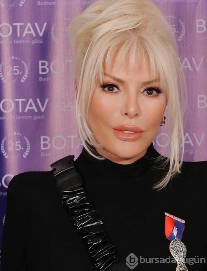 Ajda Pekkan'ın yılbaşı sahnesine yeni imajı damga vurdu