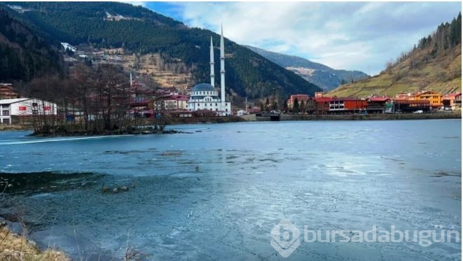 Uzungöl'ün büyük bölümü buz tuttu