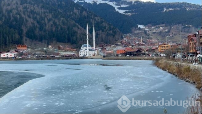 Uzungöl'ün büyük bölümü buz tuttu