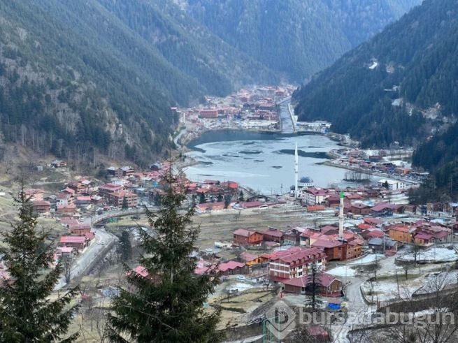 Uzungöl'ün büyük bölümü buz tuttu