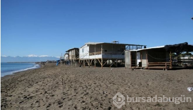 Caretta caretta kumsalı, kaçak barakayla doldu
