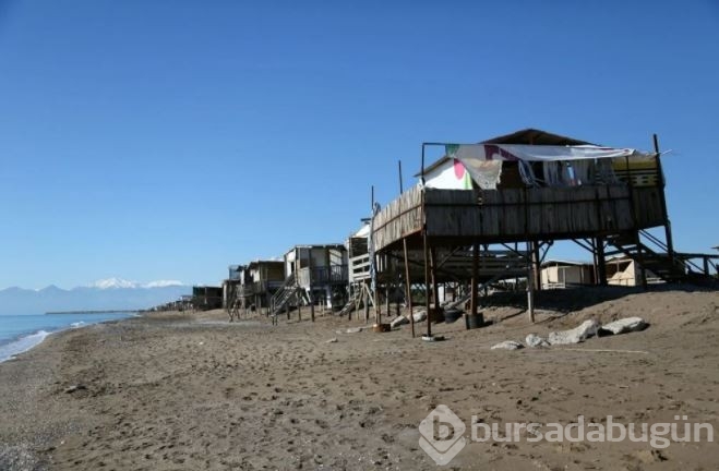 Caretta caretta kumsalı, kaçak barakayla doldu
