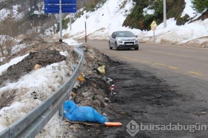Kartepe yolu çöplüğe döndü
