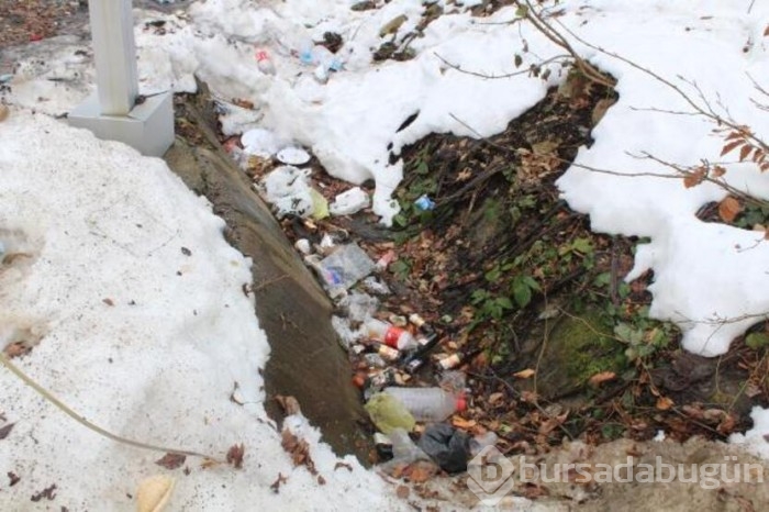 Kartepe yolu çöplüğe döndü
