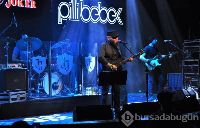 Pilli Bebek Bursa'da rock fırtınası estirdi
