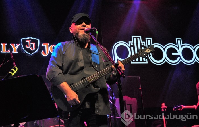 Pilli Bebek Bursa'da rock fırtınası estirdi
