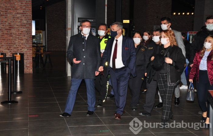 Bursa'da şehit aileleri "Kesişme: Eren İyi ki Varsın" filminde buluştu