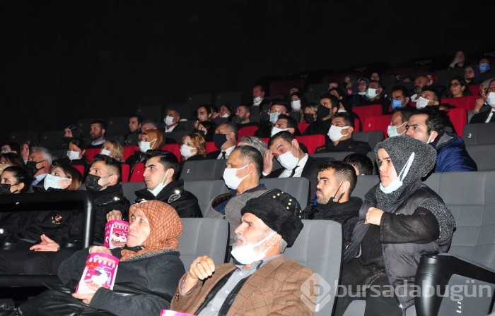 Bursa'da şehit aileleri "Kesişme: Eren İyi ki Varsın" filminde buluştu