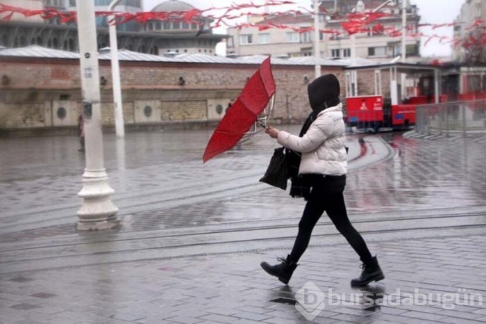 Rüzgar ve yağmur zor anlar yaşattı!