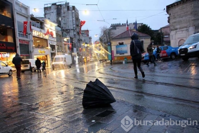 Rüzgar ve yağmur zor anlar yaşattı!