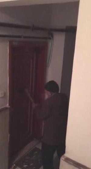 Yaptığı zamma karşı çıkan kiracısının evini baltayla bastı!