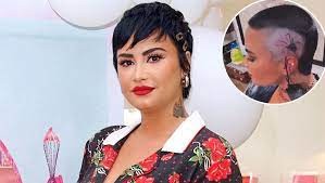 Demi Lovat dövme yaptırdı...