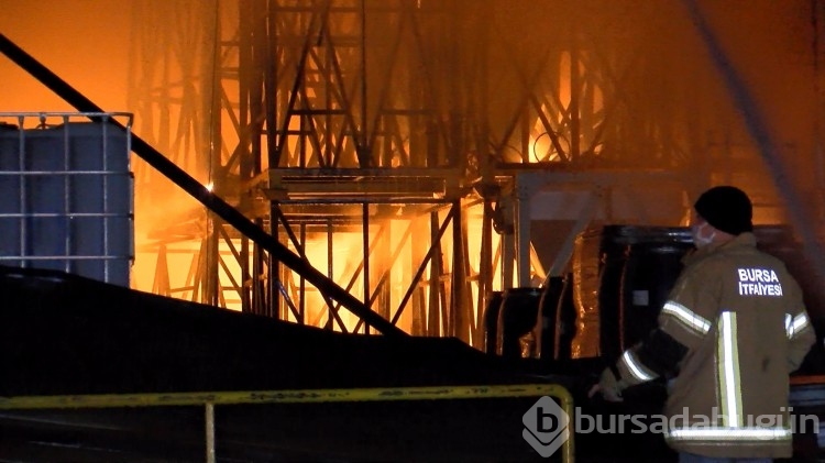 Bursa'da kimya fabrikasında yangın! Patlamalar yaşandı