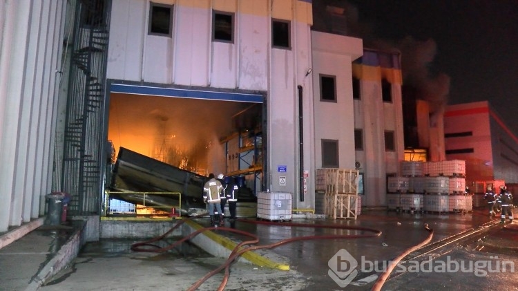 Bursa'da kimya fabrikasında yangın! Patlamalar yaşandı