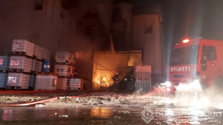 Bursa'da kimya fabrikasında yangın! Patlamalar yaşandı