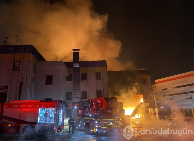 Bursa'da kimya fabrikasında yangın! Patlamalar yaşandı