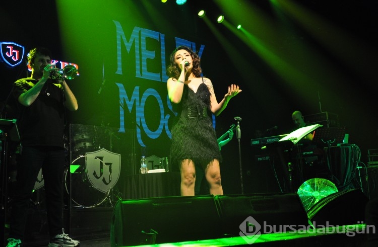 Melek Mosso'dan Bursa'da harika konser