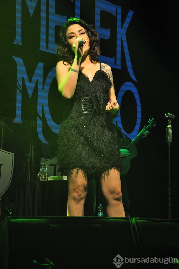 Melek Mosso'dan Bursa'da harika konser