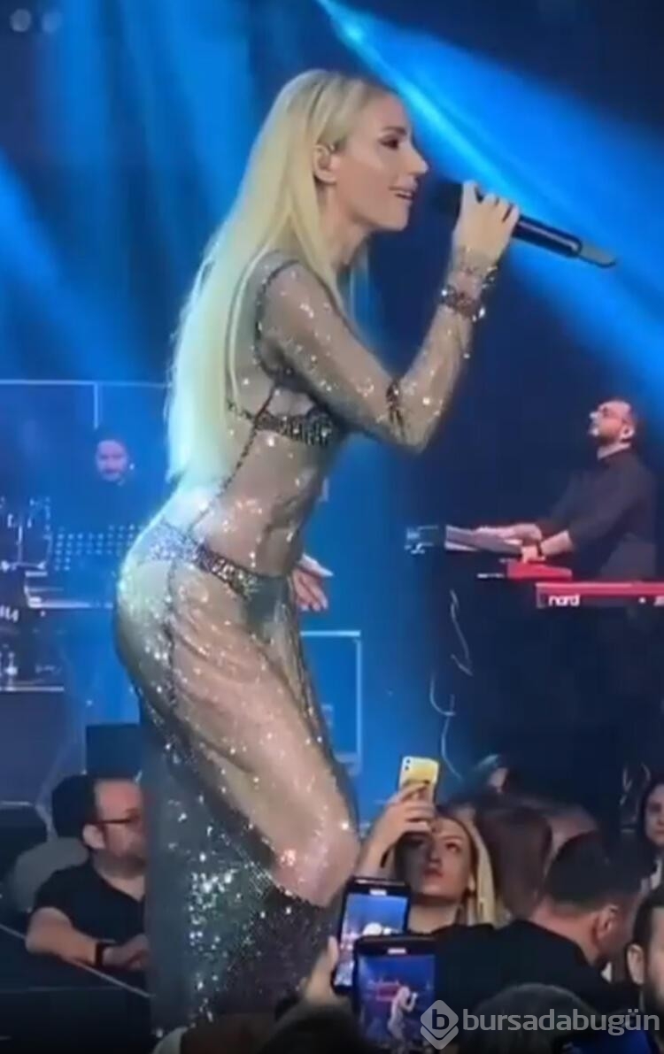 Gülşen iddialı sahne kostümüyle gündem oldu
