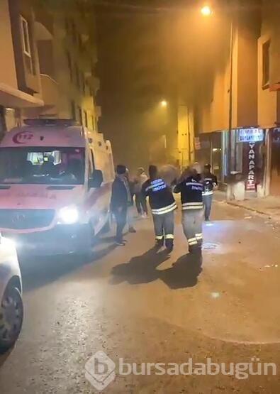 Çocuklara kendi oksijen maskesini takan itfaiyeci kalp krizi geçirdi
