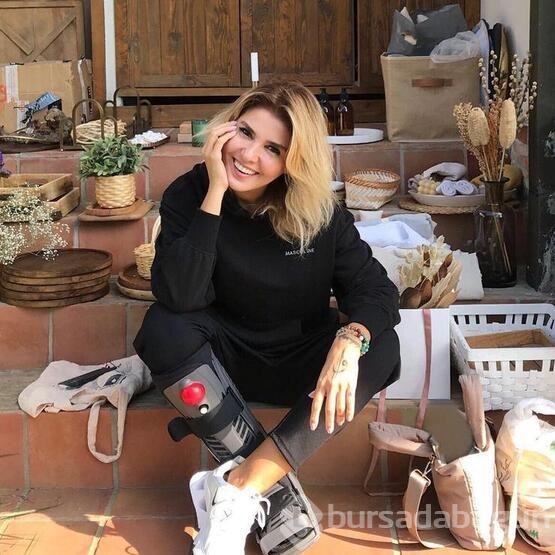 Gülben Ergen'in tercihi derin dekolte oldu
