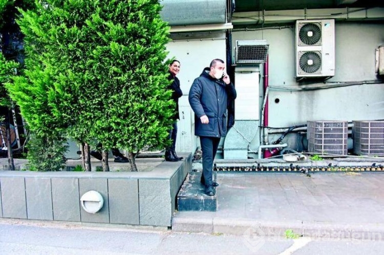 Hülya Avşar arka kapıdan kaçtı
