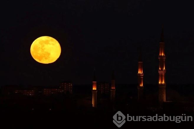 2022'nin ilk dolunayı dünyanın dört bir yanından görüntülendi

