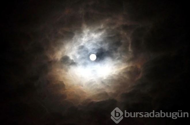 2022'nin ilk dolunayı dünyanın dört bir yanından görüntülendi
