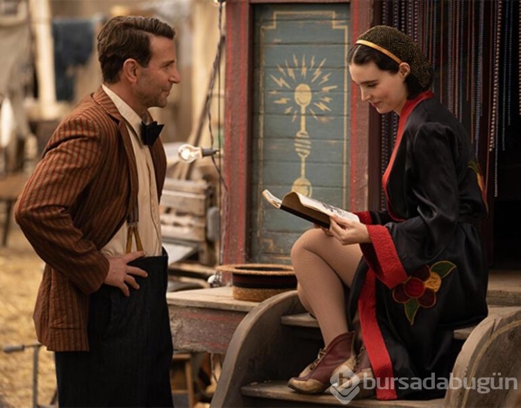 Bradley Cooper:Film setinde çıplak kaldığımı hatırlıyorum...