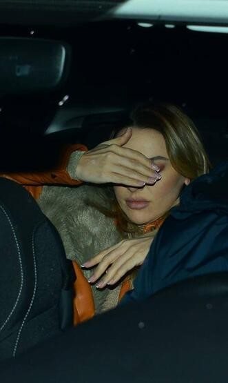 Hadise yine yüzünü gizledi!