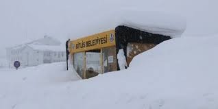 Bitlis'de kar kalınlığı 1 metreyi geçti...