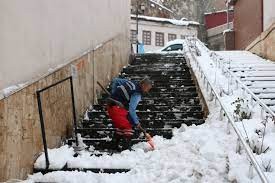 Bitlis'de kar kalınlığı 1 metreyi geçti...