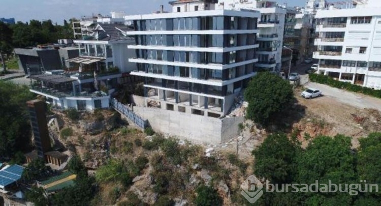 Denize sıfır bina için yıkım kararı!