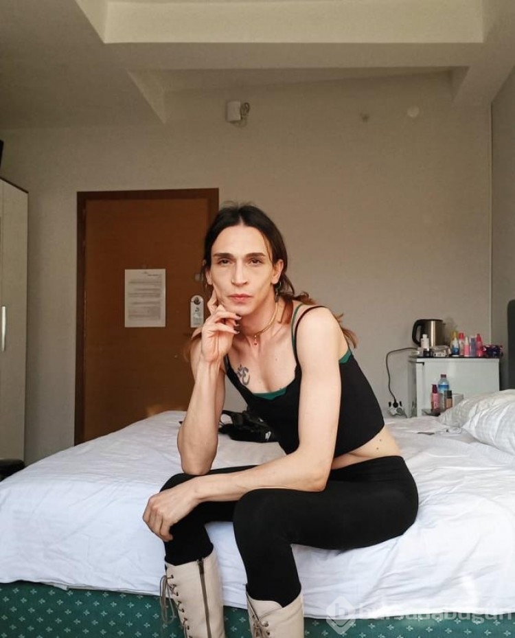  Travestiyim diye dudaklarımı yaptırmak zorunda değilim