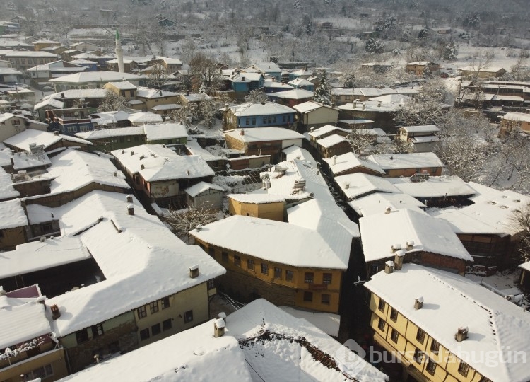 Bursa'nın tarihi mekanlarından kar enstantaneleri
